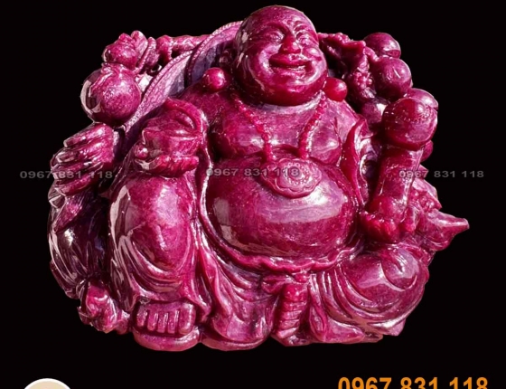 Phật a Di Lạc bằng đá ruby đỏ