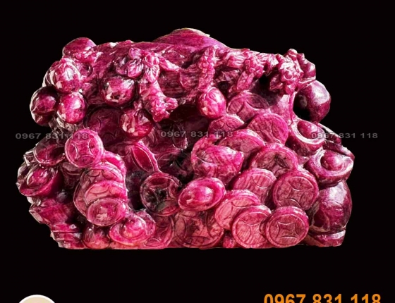 Phật a Di Lạc bằng đá ruby đỏ