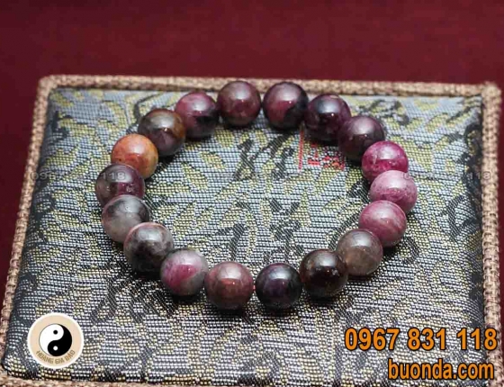 Vòng phong thủy mệnh hỏa cho nữ
